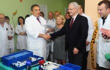Фото 5: Канадський професор передав Міській дитячій клінічній лікарні нейроендоскоп, вартістю 86 тис. доларів (2)