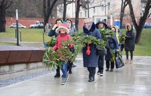 Фото 1: Родини Героїв Небесної Сотні прикрасили Меморіал пам’яті Героїв Небесної Сотні до новорічних та різдвяних свят