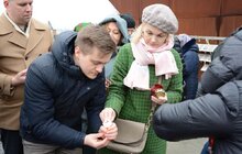 Фото 13: Родини Героїв Небесної Сотні прикрасили Меморіал пам’яті Героїв Небесної Сотні до новорічних та різдвяних свят