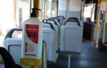Фото 4: Дезінфекція електротранспорту продовжується: миття відбувається щоночі, а у вагонах встановлені дезінфікатори