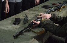 Фото 27: Учні 9-11 класів навчаються стрільбі та домедичної допомоги в інструкторів Нацгвардії