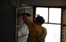 Фото 5: У будинку на пл. Соборна, 7 розпочалася реставрація 4 унікальних вітражів