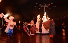 Фото 15: Відкриття Чемпіонату світу з шахів серед жінок завершила вулична вистава від театру «Воскресіння»