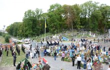 Фото 14: Сьогодні, у День Державного Прапора  України, національний стяг замайорів над могилами новітніх Героїв