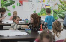 Фото 4: У Львові діти переселенців розфарбували 25 футболок для аукціону на потреби постраждалих від війни