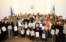 Фото 1: У Львові нагородили 230 учнів-волонтерів, що допомагали ЗСУ і переселенцям