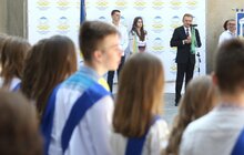 Фото 4: У Львові урочисто святкують закінчення навчального року у школах