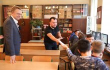 Фото 6: Мер Львова взяв участь у Годині коду — разом з учнями кодив гру