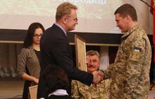 Фото 3: Мер Львова привітав військових у госпіталі з Днем захисника України