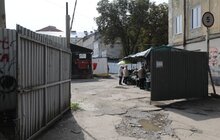 Фото 7: На пішохідній вулиці Старій усувають самовільно встановлені брами, що перешкоджають руху