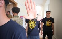 Фото 32: Невідомі особи виламали двері до міської ратуші та ввірвались всередину