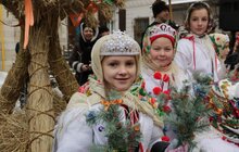 Фото 18: Різдвяного Дідуха встановили у Львові в переддень Різдва