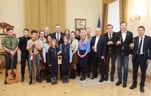 Фото 8: Пластуни та скаути передали мерії Вифлеємський вогонь миру