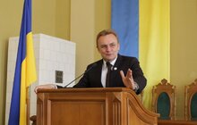 Фото 4: Учень 11 класу своєю перемогою виграв для гімназії «Євшан» комп’ютерний клас