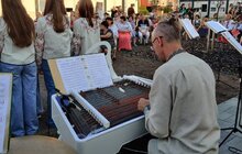 Фото 3: Мешканці модульного містечка у Львові відсвяткували День Незалежності (відео)