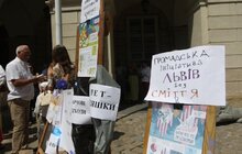 Фото 1: Майже 5 тис осіб прийшли на пл Ринок висловити свій спротив щодо сміттєвої блокади Львова