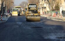 Фото 2: Реконструкція вул. Б. Хмельницького: на відрізку від вул. Механічної до вул. Олійної стелять нижній шар асфальту