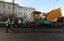 Фото 11: Реконструкція вул. Б. Хмельницького: на відрізку від вул. Механічної до вул. Олійної стелять нижній шар асфальту