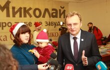 Фото 11: Мер Львова відвідав Фабрику Святого Миколая і залишив подарунки дітям