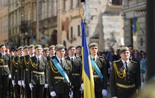 Фото 9: На День міста у центрі Львова замайоріли прапори військових та оборонних сил України