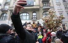 Фото 16: В переддень Різдва у Львові встановили Різдвяного Дідуха