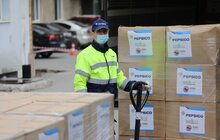 Фото 6: Благодійники передали 4 000 комплектів засобів захисту для медиків лікарні швидкої допомоги
