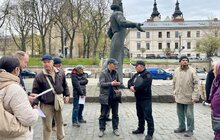 Фото 1: На букіністичному ярмарку муніципали проводять щоденні перевірки товару (відео)