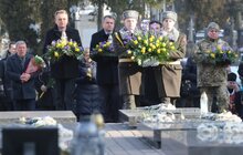 Фото 1: На Личаківському кладовищі вшанували Героїв Небесної Сотні