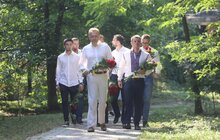 Фото 1: У Львові влада міста зі студентами вшанували загиблих на «Цитаделі» у 80-ті роковини початку Другої світової війни