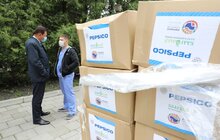 Фото 17: Благодійники передали 4 000 комплектів засобів захисту для медиків лікарні швидкої допомоги