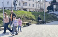 Фото 9: Відпочити й зарядити гаджети: у Львові з’явилися лавки з сонячними батареями — де їх знайти?