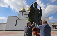 Фото 4: У Львові вшанували пам’ять Івана Павла ІІ біля пам`ятника на Сихові