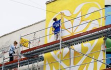 Фото 4: Сім відомих художників із чотирьох країн створюють у Львові 20-метровий стінопис (відео)