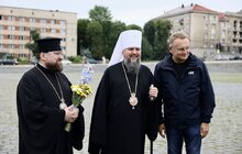 Фото 10: Митрополит Епіфаній у Львові молитвою та покладанням квітів вшанував пам’ять Героїв