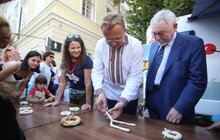 Фото 1: Мер Львова разом з іноземною делегацією оглянули Ярмарок партнерства
