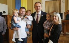 Фото 17: Мер Львова вручив ордери на квартири 45 сім’ям