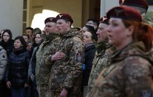 Фото 9: У центрі Львова військові урочисто заспівали Гімн України (відео)