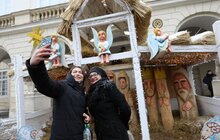 Фото 22: У Львові на пл. Ринок освятили воду, тож львів'яни упродовж дня можуть прийти і набрати її