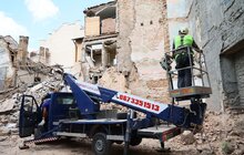 Фото 11: На пр. Свободи, 23 почали розбирати завали: протиаварійні роботи фінансуватиме власник сусіднього будинку (відео)