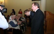 Фото 6: Присвоєння почесного звання «Мати-героїня»