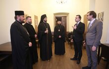 Фото 2: Представник Вселенського Патріарха в Україні під час свого візиту до Львова відвідав міську Ратушу