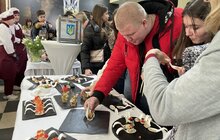 Фото 8: Майстер-класи, бармен-шоу та кулінарні ігри: школярам в цікавий спосіб розповіли про навчальні програми львівських училищ