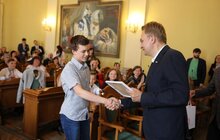 Фото 1: У Львові переможець інтернет-олімпіади з ІТ отримав премію 10 тис грн, а школа, де він вчиться, — новий комп’ютерний клас