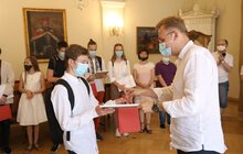 Фото 10: Мер Львова нагородив вчителів та учнів шкіл з нагоди кінця навчального року