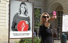 Фото 2: На пл Ринок відкрили фотовиставку до Всесвітнього дня боротьби з торгівлею людьми