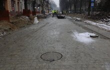Фото 2: Триває реконструкція вул. С. Бандери: підрядник проводить роботи з облаштування колектора і водопровода