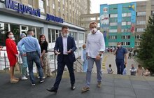 Фото 21: Сьогодні у Львові святкують День музики і День медика: на стіні лікарні швидкої медичної допомоги з виступом октету відкрили символічний мурал