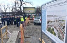 Фото 16: «Є незручності, але скоро тут буде дуже круто», — А. Садовий під час огляду ремонту пл. Двірцевої