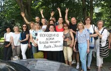 Фото 11: Дружина мера та небайдужі львів’яни вийшли до ЛОДА на підтримку Львова