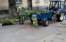 Фото 25: «До прибирання міста було задіяно сьогодні 1694 працівники комунальних підприємств і 72 одиниці техніки», - І. Маруняк